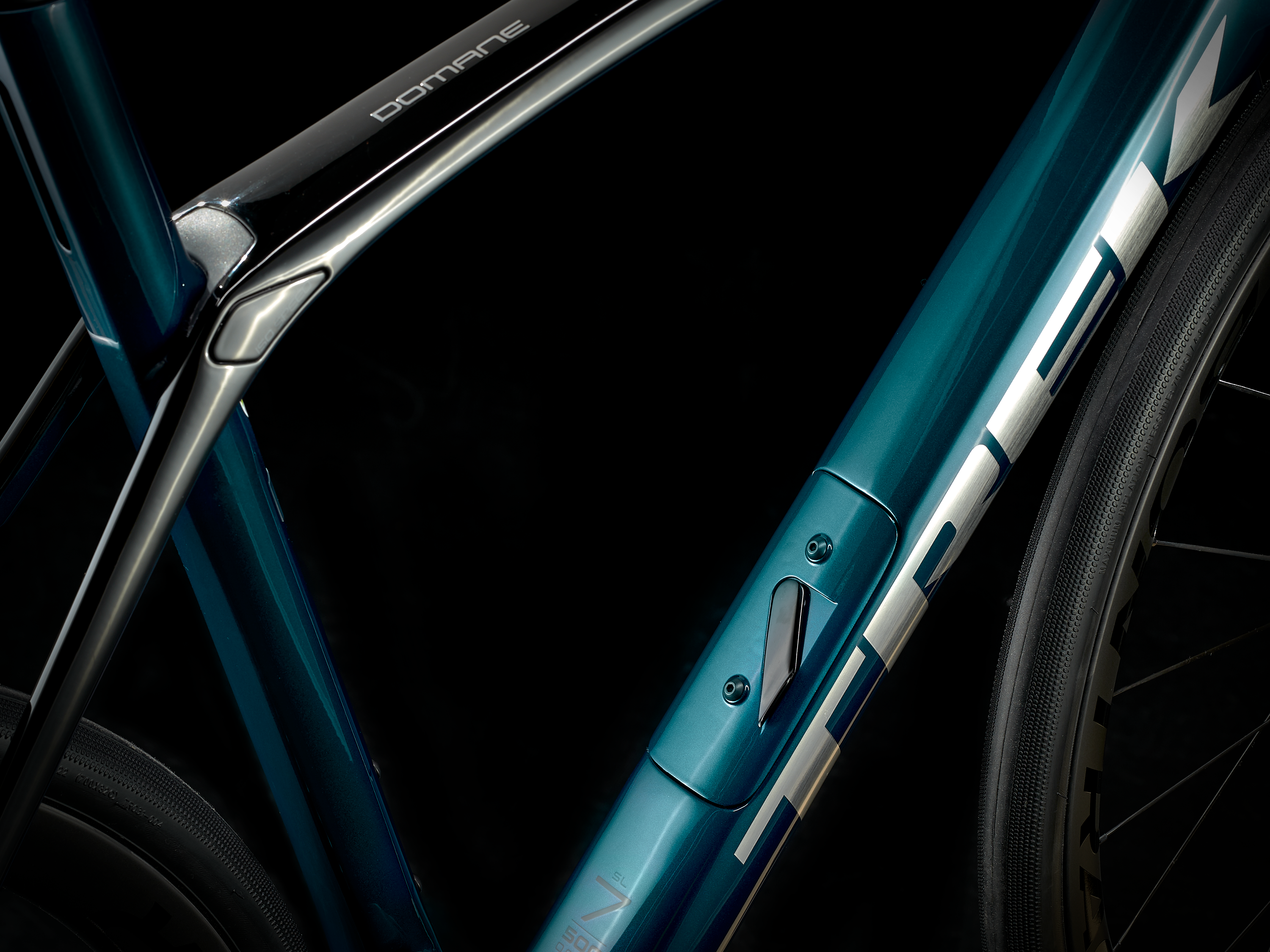 Trek Domane SL 7 ETap Gen 3 (2023) - Image 9